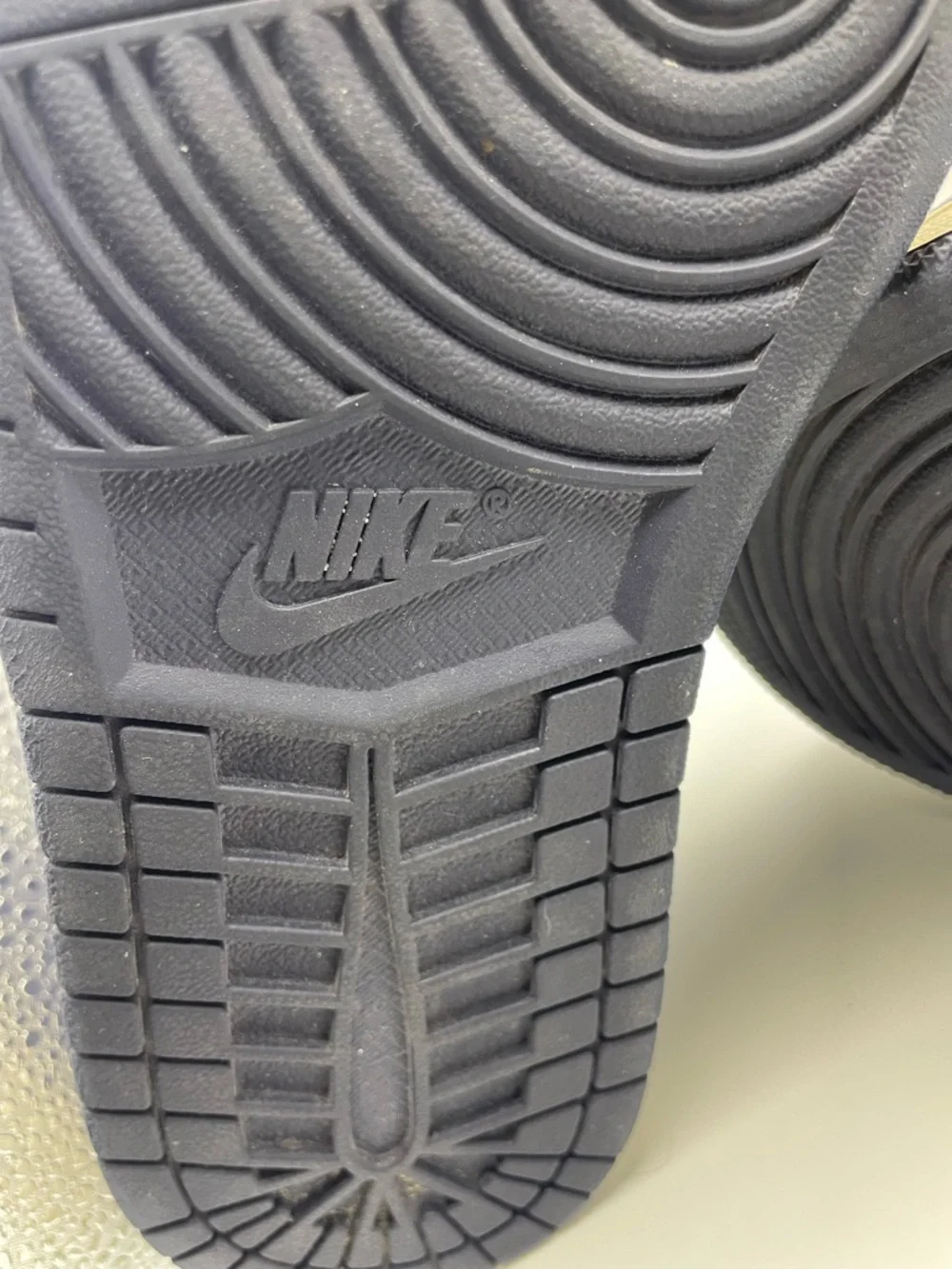 Nike Navy & White‎ Low-Top Sneakers with Yellow Logo